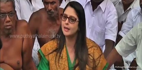 டெல்லியில் போராடும் விவசாயிகளுக்கு நக்மா நேரில் ஆதரவு