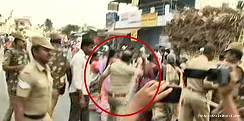 தாக்குதல் நடத்திய காவலர்கள் மீது நடவடிக்கை கோரி மனு