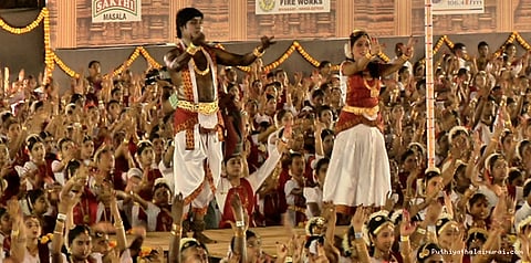 கின்னஸுக்காக பிரமாண்ட பரதம்: 5000 மாணவிகள் அமர்க்களம்