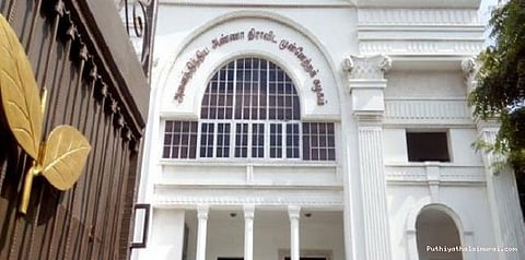 இணைகிறதா அதிமுகவின் இரு அணிகளும்? - அமைச்சர்கள் ஆலோசனை