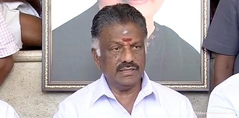 சசிகலா குடும்பம் தவறுக்கு மேல் தவறு செய்கிறது: ஓ.பி.எஸ்