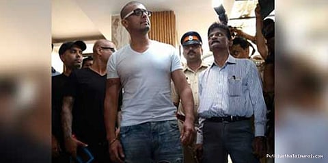 தொழுகை குறித்த டிவிட்டர் பதிவால் சர்ச்சை... மொட்டை அடித்த சோனு