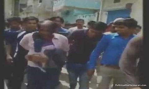 கரும்புள்ளி குத்தி, செருப்புமாலை அணிவித்து... முதியவருக்கு நேர்ந்த கொடுமை