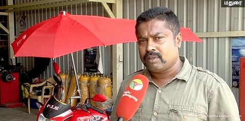 சுட்டெரிக்கும் வெயில்...வரப்பிரசாதமாக வாகனத்தில் வந்த குடை