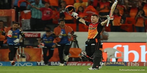 தெறிக்கவிட்ட வார்னர் : அடங்கிப்போன காம்பீர்