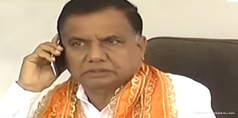 ஆபாச படமெடுத்து மிரட்டுவதாக பெண் மீது பாஜக எம்பி புகார்: பெண்ணும் பதில் புகார்