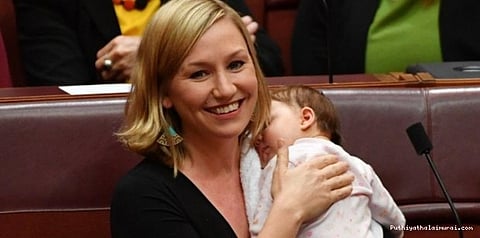 நாடாளுமன்றத்தில் குழந்தைக்கு பாலூட்டி உறுப்பினர் சாதனை