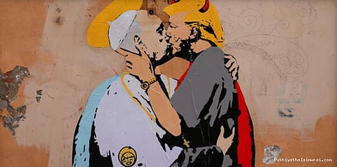 போப் ஆண்டவரை முத்தமிடும் பேய் டொனால்டு டிரம்ப்: ஷாக்கிங் ஓவியம்