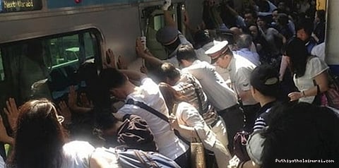 மூதாட்டியை காப்பாற்ற ரயிலை கவிழ்த்த மக்கள்