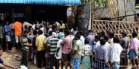 என்னா கூட்டம்: டாஸ்மாக் கடையால் மக்கள் அவதி!