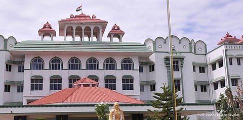 உடனடியாக பணிக்கு திரும்ப வேண்டும்: உயர்நீதிமன்றம் உத்தரவு