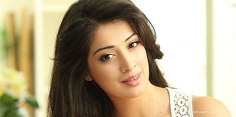 பிகினி டிரெஸ் என்ன சும்மாவா? ராய் லட்சுமி