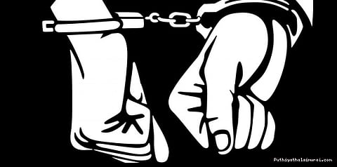 அடப்பாவி: நடிகையை பெட்ரூமுக்குள் தள்ளிய ஆசிரியர்!