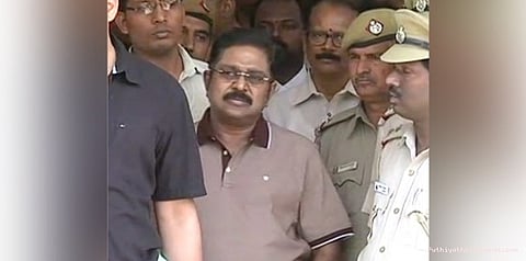 ராசி எண்ணைக் கேட்டதால் மறுபடியும் மாட்டினார் தினகரன்