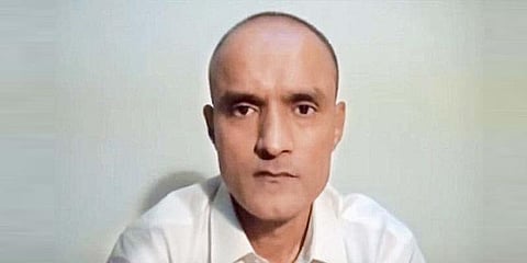 குல்பூஷன் ஜாதவை உடனடியாக தூக்கிலிடக் கோரி மனு