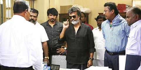 ’காலா’ பட ஷூட்டிங் ஸ்பாட்: ரஜினி புகைப்படங்கள் வெளியீடு