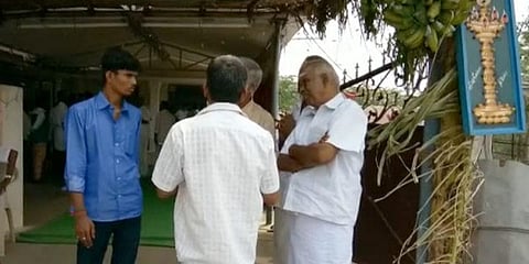 சிறுமிக்கு திருமணம்: மாப்பிள்ளை குடும்பத்தை தேடுது போலீஸ்!