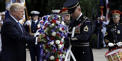 ட்ரம்பை நெகிழ வைத்த ராணுவ வீரரின் தாய்