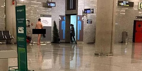 ஸ்பெயின் விமான நிலையத்தில் நிர்வாணமாக திரிந்த மர்ம நபர் யார்?