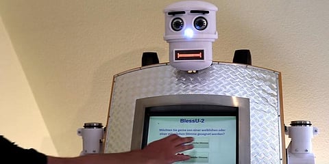 ‘God Bless You': ஆசிர்வதிக்கும் ரோபோ