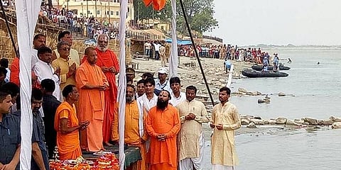 சர்ச்சைக்குரிய பாபர் மசூதி - ராமர் கோவிலுக்கு சென்றார் யோகி ஆதித்யநாத்