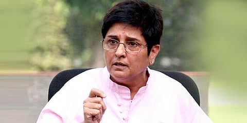 நான் ரப்பர் ஸ்டாம்ப் ஆளுநரா?: புதுச்சேரி முதல்வர் நாராயணசாமிக்கு கிரண்பேடி கேள்வி