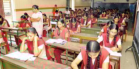 10,11,12 ஆம் வகுப்பு 2018 பொதுத்தேர்வு தேதிகள் முன்கூட்டியே அறிவிப்பு