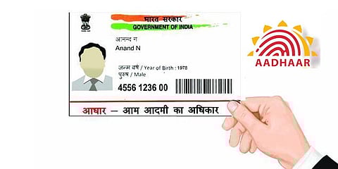 பான் கார்டுடன் ஆதார் இணைப்பு: மத்திய அரசின் உத்தரவுக்கு இடைக்காலத் தடை