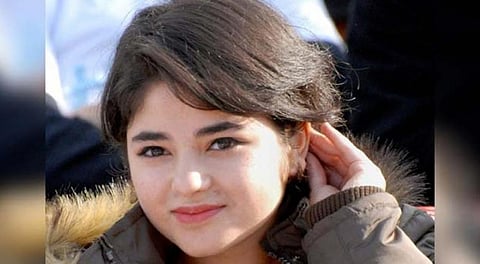 ஏரியில் கவிழ்ந்தது கார்... தப்பினார் தங்கல் பட நாயகி!