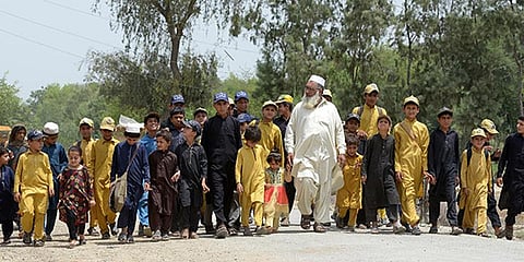 கடவுள் கொடுத்த செல்வம்: 96 குழந்தைகளுடன் வாழும் 3 அப்பா!