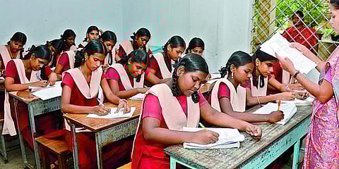 பாடத்திட்டமும் மாற்றம் - அடுத்த அதிரடி