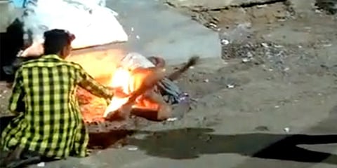 முதியவரை எரித்துக் கொல்ல முயற்சி: 4 பேர் கைது!