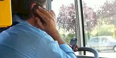 பேருந்து ஓட்டுநர்கள் செல்போனில் பேசுவதை படம் எடுத்தால் பரிசு