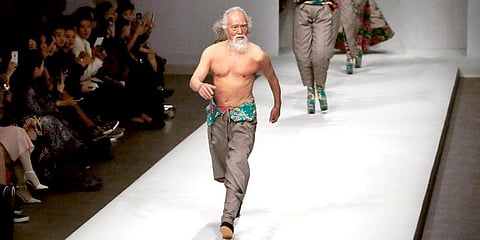 என்னா உடம்பு... சீனாவைக் கலக்கும் 81 வயது பேஷன் மாடல்!