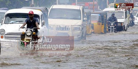 சென்னையில் விடிய விடிய மழை: போக்குவரத்து ஸ்தம்பித்தது!