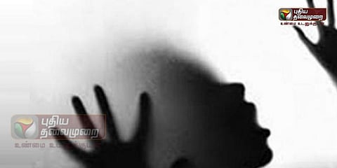 பெண்ணை கடத்தி ஓடும் காரில் கூட்டு பாலியல் வன்கொடுமை!