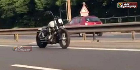 ஓட்டுனர் இல்லாமல் ஓடிய மோட்டார் சைக்கிள்... காரணம் தெரிந்தது