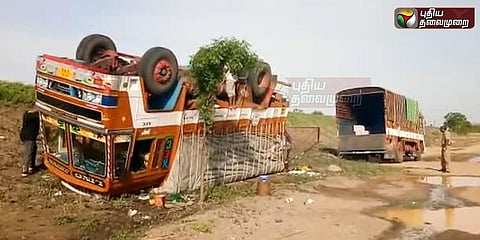 லாரி கவிழ்ந்து ஒரு லட்சம் முட்டை நாசம்