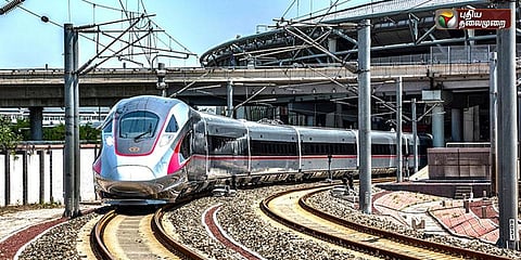 மணிக்கு 400 கி.மீ. வேகம்... அசத்தும் சீன புல்லெட் ரயில்