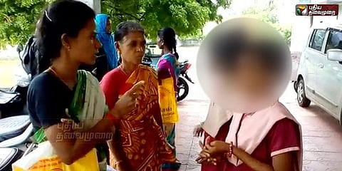 பாத்ரூம் சுத்தம் செய்யும் பள்ளி மாணவிகள்: விடுதியில் நடக்கும் கொடுமை!