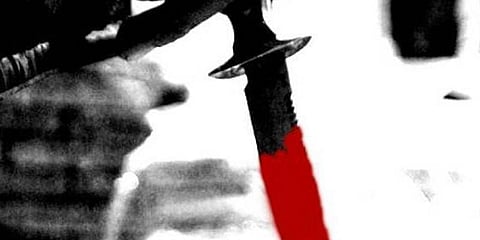 விவாகரத்து கேட்ட மனைவிக்கு நீதிமன்றத்திலேயே அரிவாள் வெட்டு