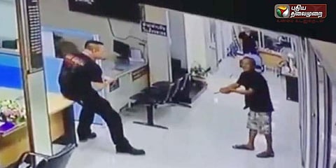 ’கத்தி’ மனிதரிடம் கட்டிப்பிடித்து போலீஸ் சமாதானம் !