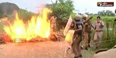 கதிராமங்கலம்: கைதானவர்களை விடுவிக்கக் கோரி தொடரும் கடையடைப்பு