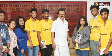 உலகின் சிறிய செயற்கைக் கோளைத் தயாரித்த மாணவனுக்கு ஸ்டாலின் வாழ்த்து