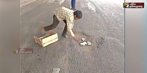 சிறுவயதிலேயே தன்னார்வம்.. சாலை குழிகளை சரிசெய்யும் 12 வயது சிறுவன்!