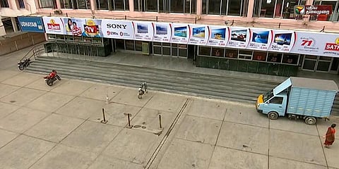 2-வது நாளாக தியேட்டர்கள் மூடல்: இன்று ரத்தாகுமா கேளிக்கை வரி?