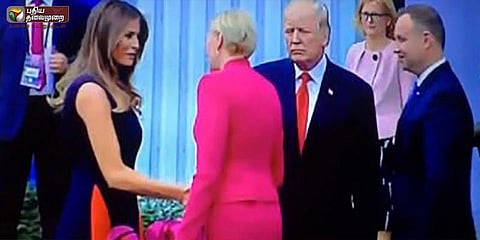 மீண்டும் கேலிக்குள்ளான ட்ரம்ப் - கை குலுக்காமல் புறக்கணித்த அதிபரின் மனைவி