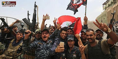 மொசூல் நகரை மீட்டது ஈராக்: வெற்றியை கொண்டாடும் வீரர்கள்