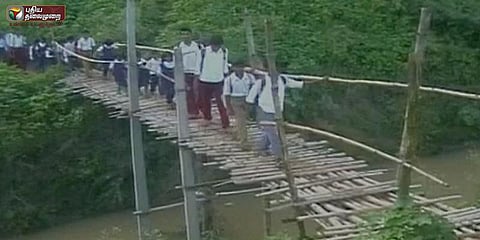 மக்களே கட்டிய மூங்கில் பாலம் - 500 மீட்டராக குறைந்த 8 கி.மீ.பயணம்