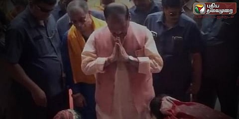 முதலமைச்சரின் கால்களுக்கு பாலாபிஷேகம்: வைரலாகும் வீடியோ